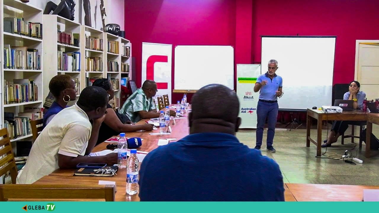 Profissionais da comunicação social recebem formação no combate à violência baseada no género em São Tomé e Príncipe