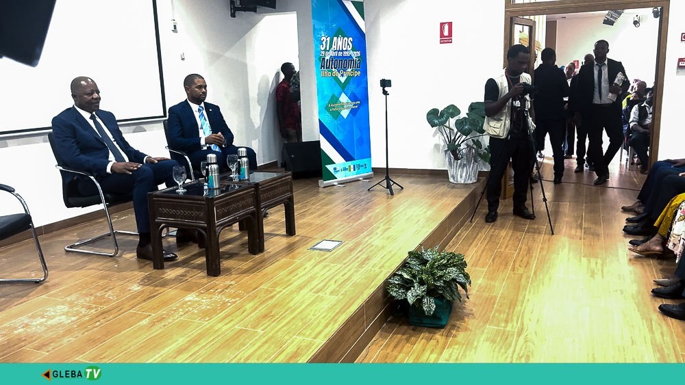 Primeiro Ministro Américo  preside o acto central de 31 anos da autónomia da ilha do Príncipe,  marcado com discursos e Homenagens.