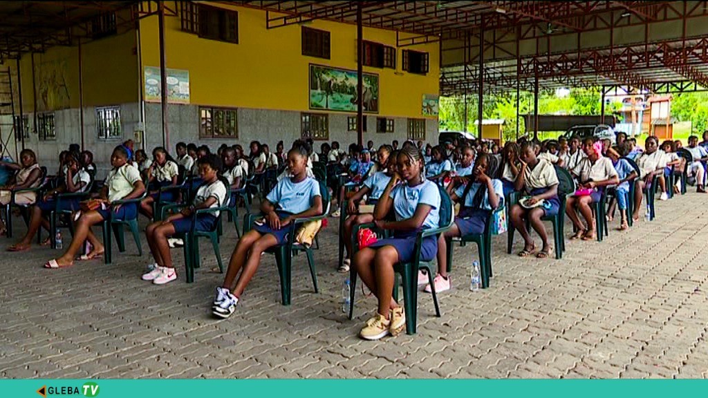 Estudantes promovem visita e reflexão sobre a história de África e o processo de transformação do cacau em chocolate